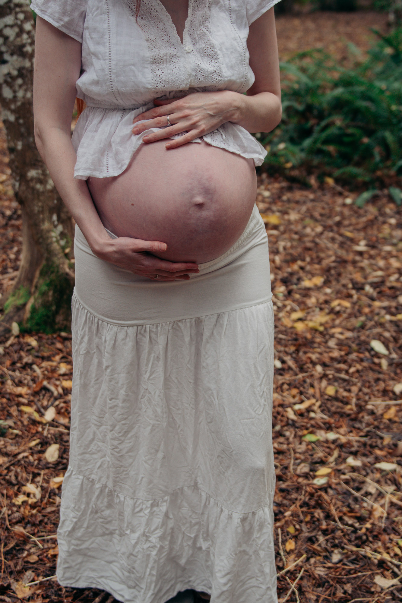 Glowing maternity portraits in northern Tasmania